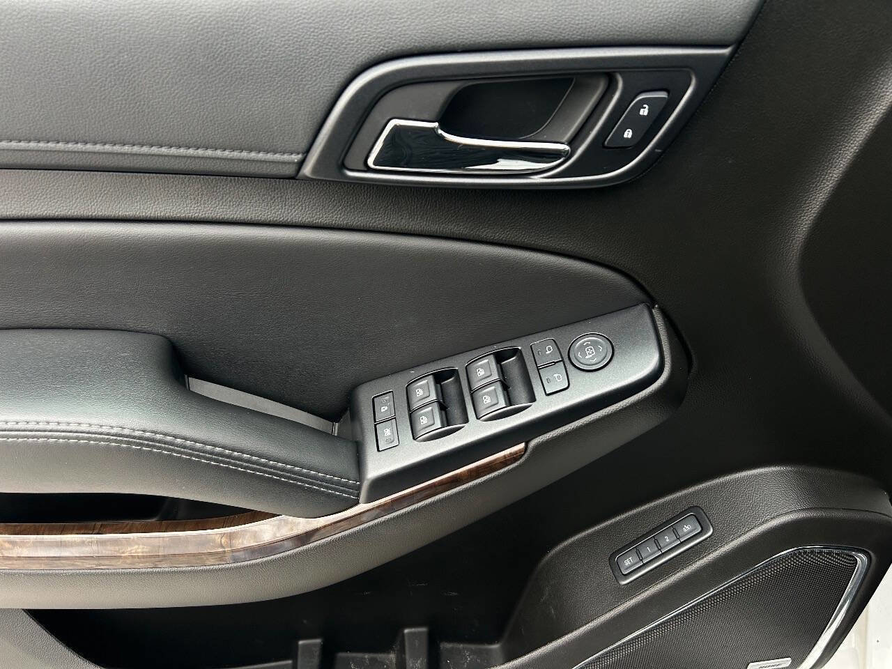 Used 2018 Chevrolet Suburban LT AWD/4WD image 6