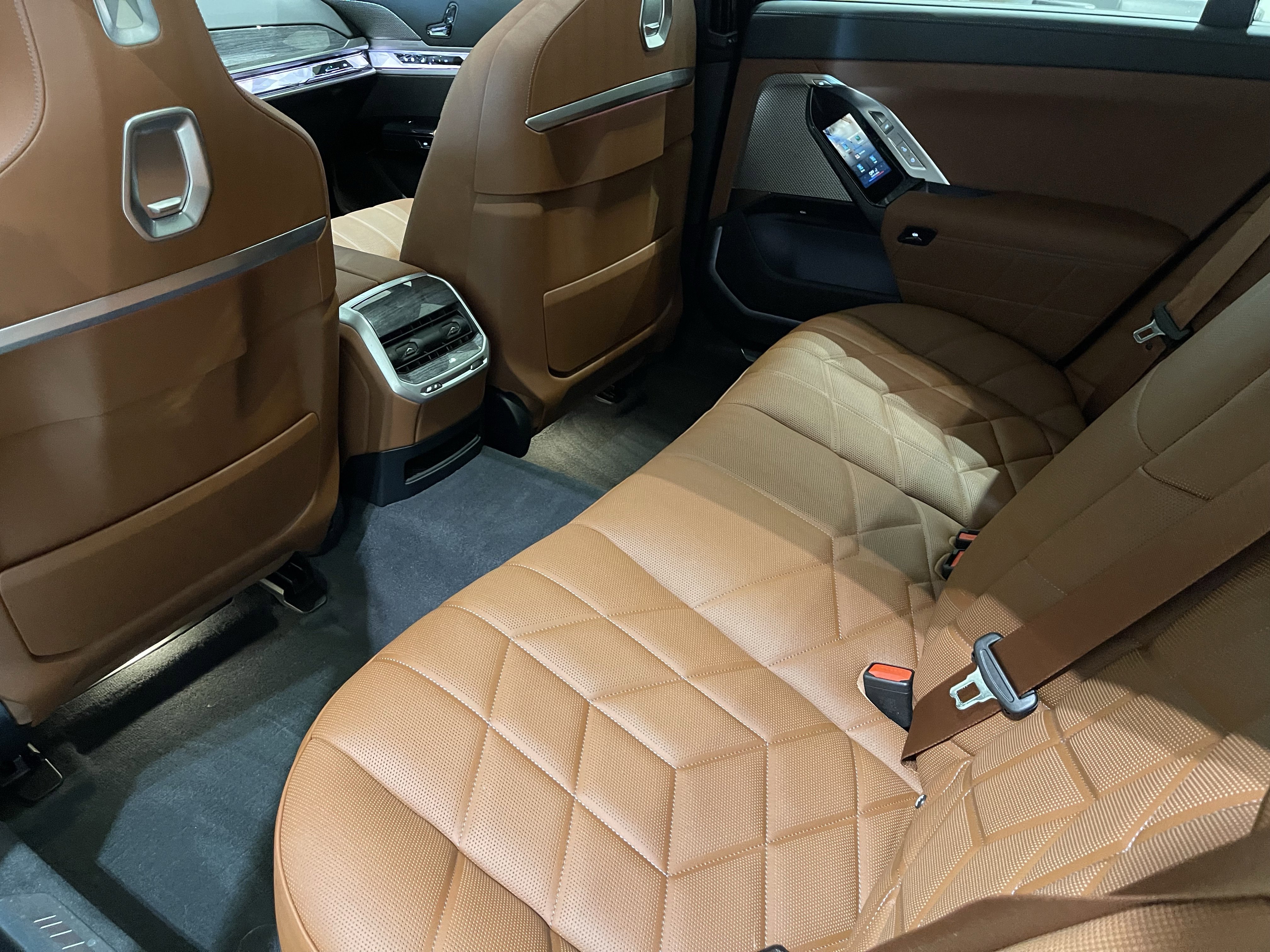 Certified 2025 BMW 740i xDrive w/ Executive Package image 16