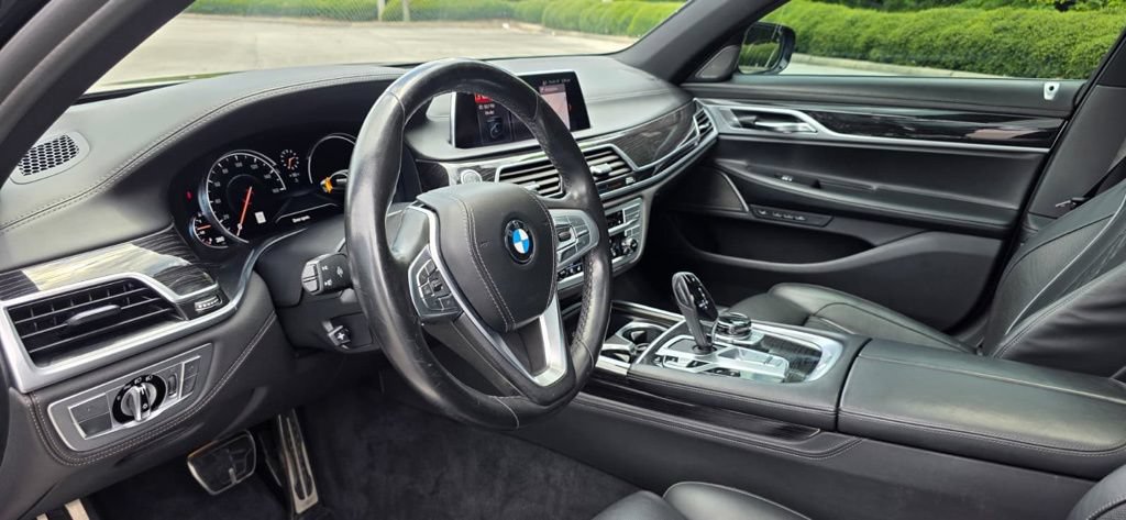 Used 2019 BMW 750i w/ Executive Package RWD image 11