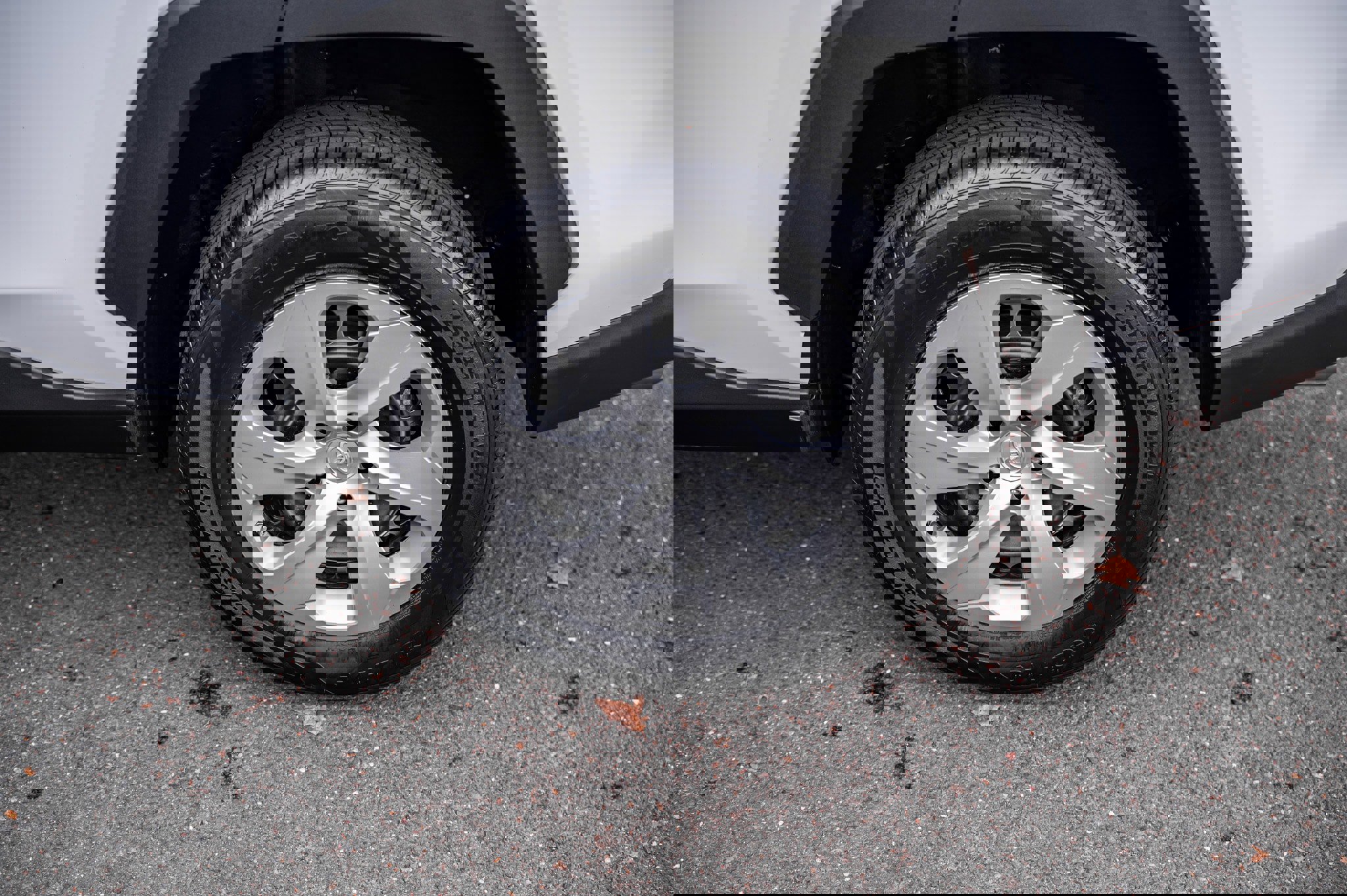 Used 2024 Toyota RAV4 LE image 13