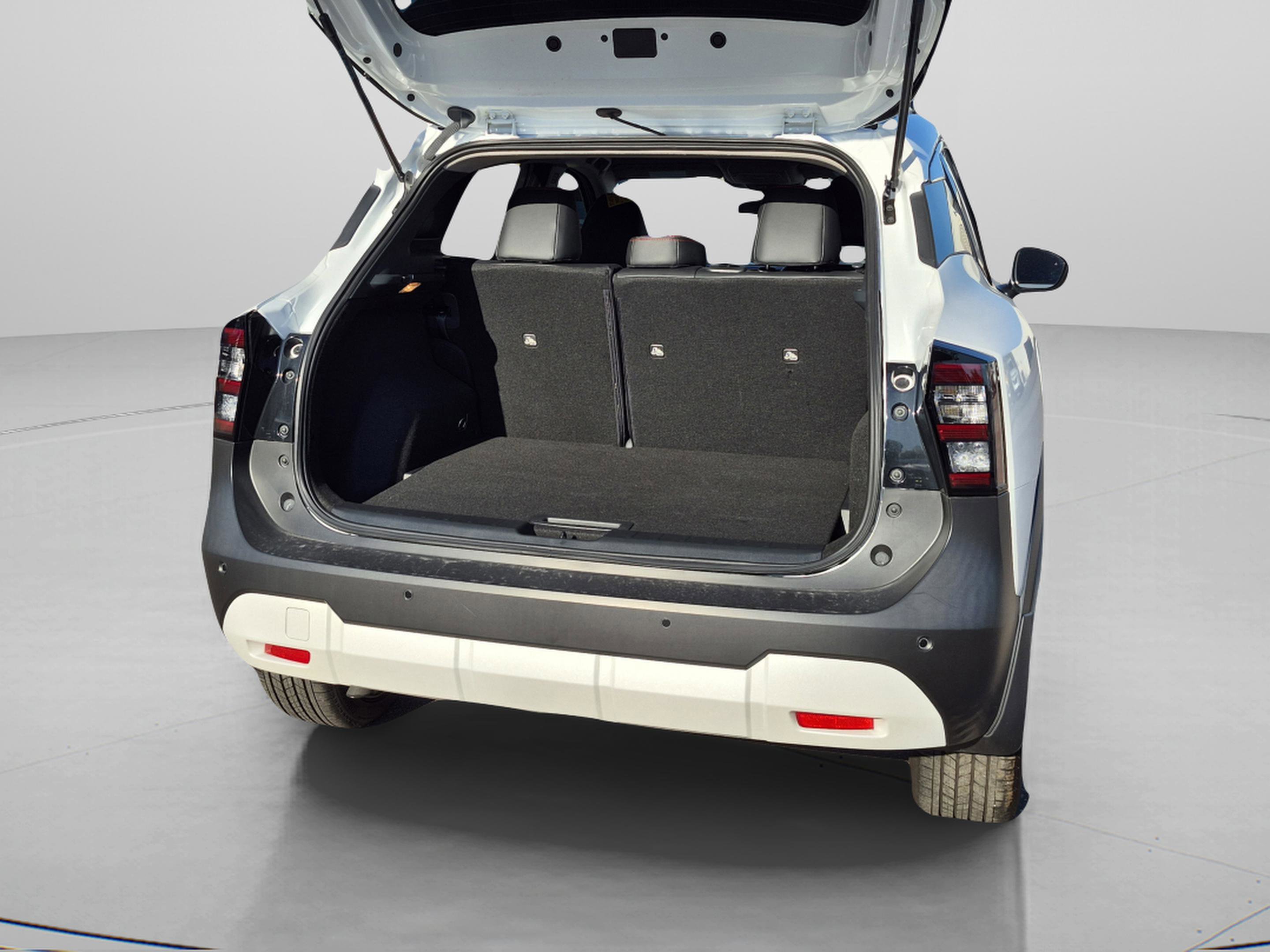 Certified 2025 Nissan Kicks SR FWD image 11