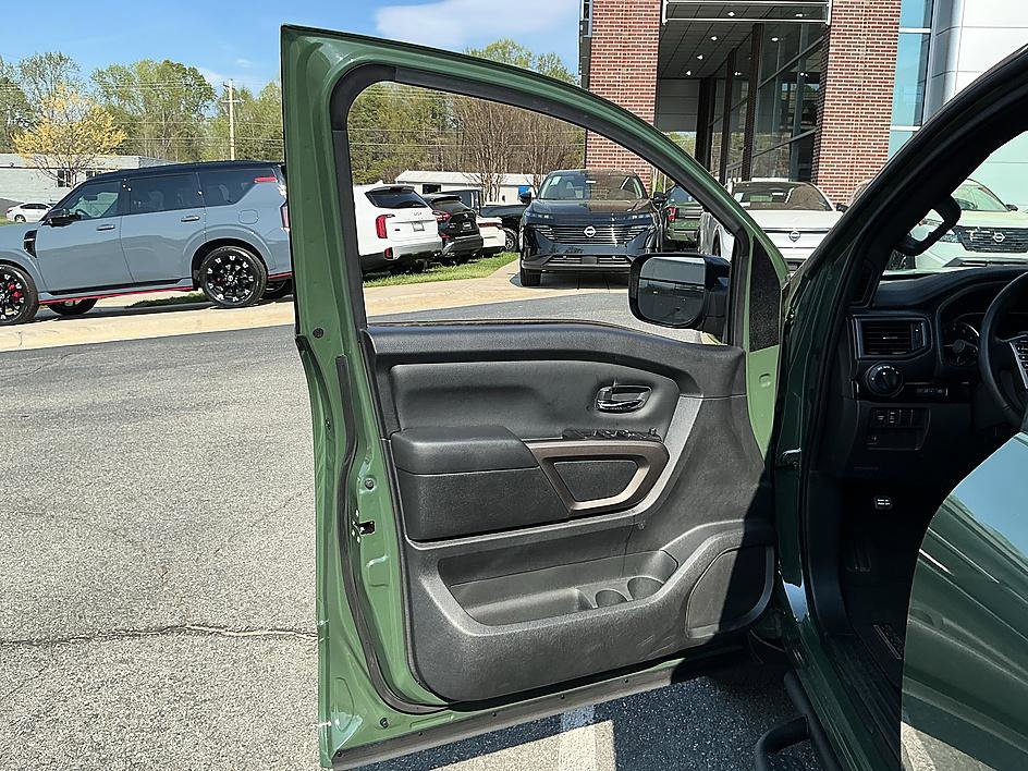 Used 2024 Nissan Titan SV w/ SV Bronze Edition Package image 11