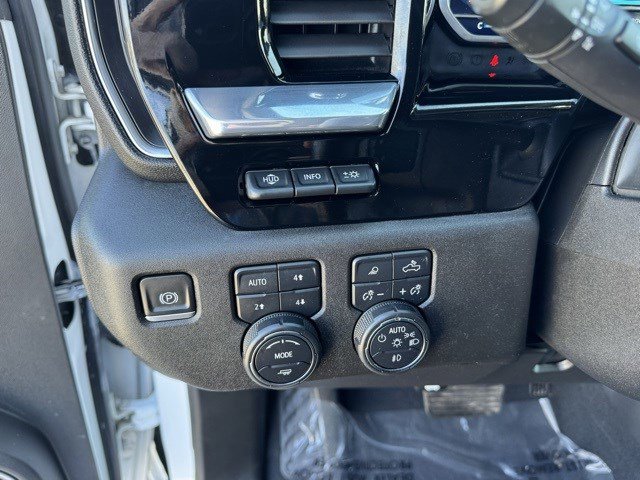 Used 2024 Chevrolet Silverado 2500 LTZ w/ LTZ Convenience Package image 15