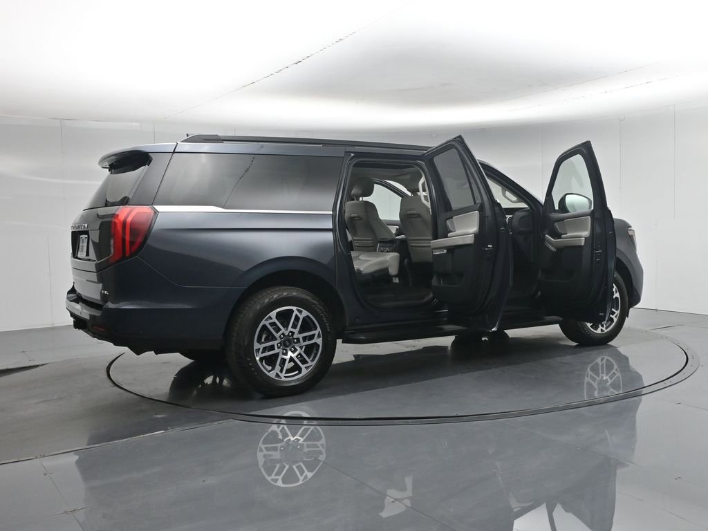 Used 2025 Ford Expedition Max Active AWD/4WD image 6