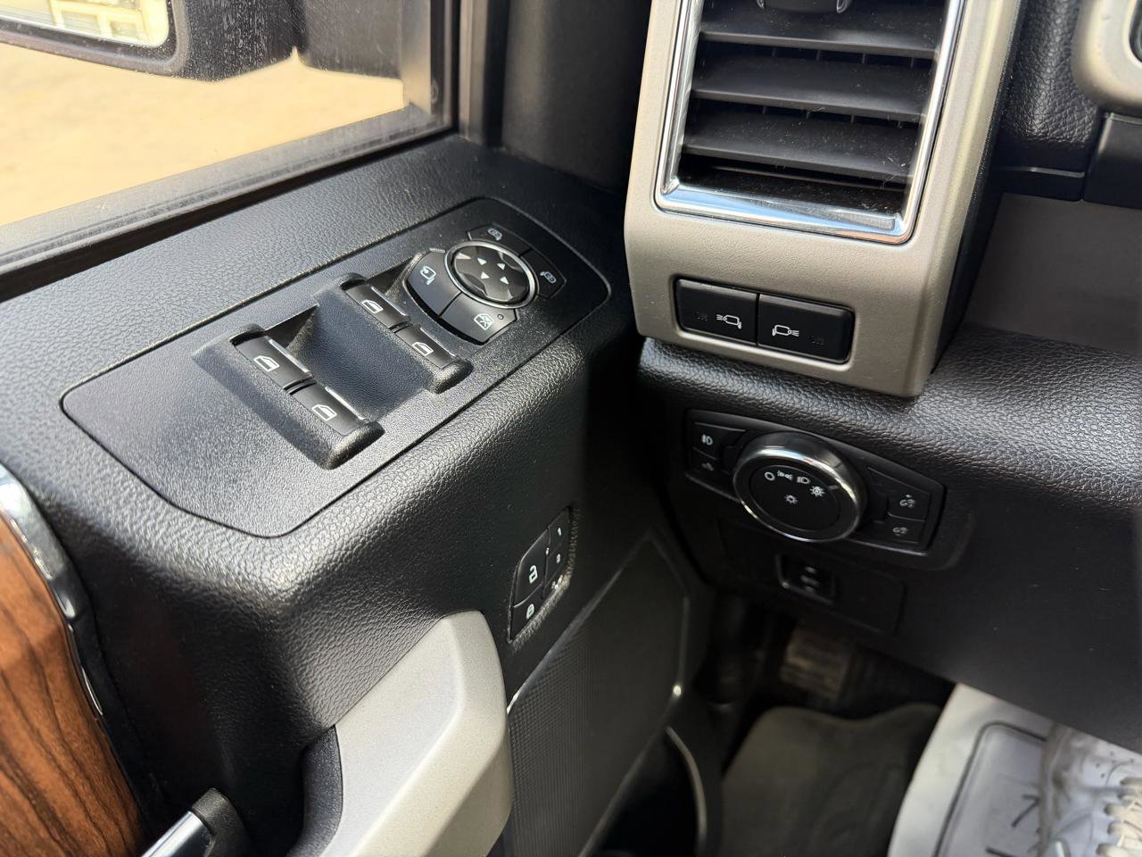 Used 2017 Ford F150 Lariat w/ Equipment Group 502A Luxury image 26