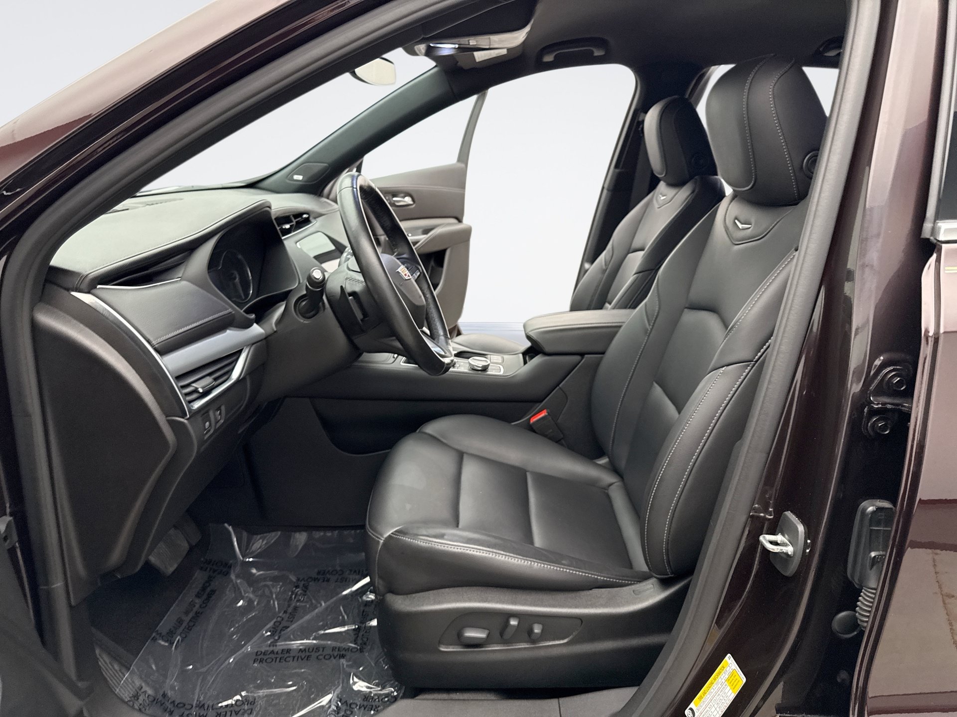 Used 2021 Cadillac XT4 Premium Luxury w/ Cold Weather Package FWD image 13