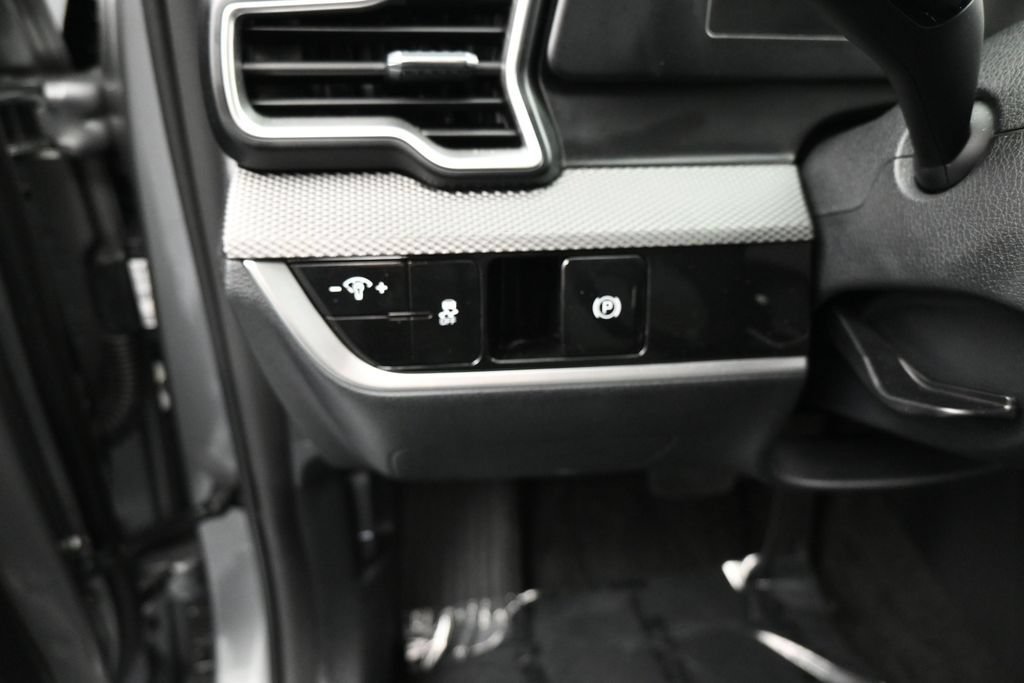 Used 2024 Kia Sportage LX AWD/4WD image 12
