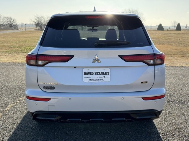 Used 2023 Mitsubishi Outlander SE Black Edition image 6