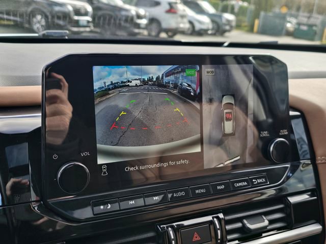 Used 2025 Nissan Pathfinder Platinum image 29