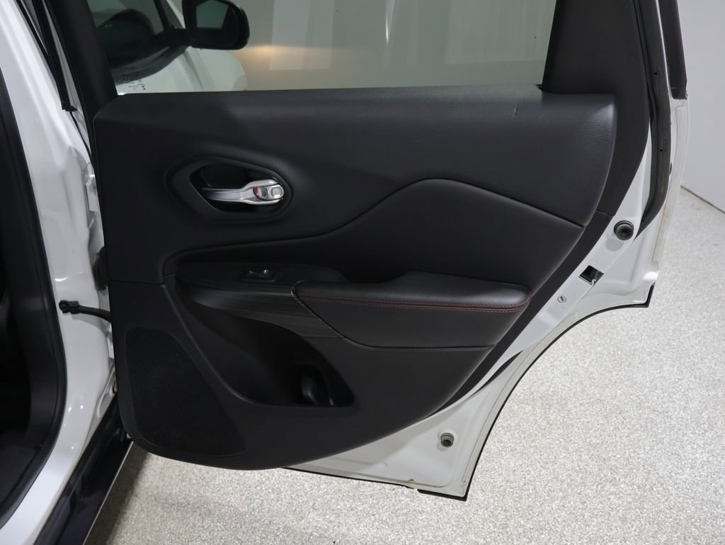 Used 2016 Jeep Cherokee Trailhawk w/ Comfort/Convenience Group image 21