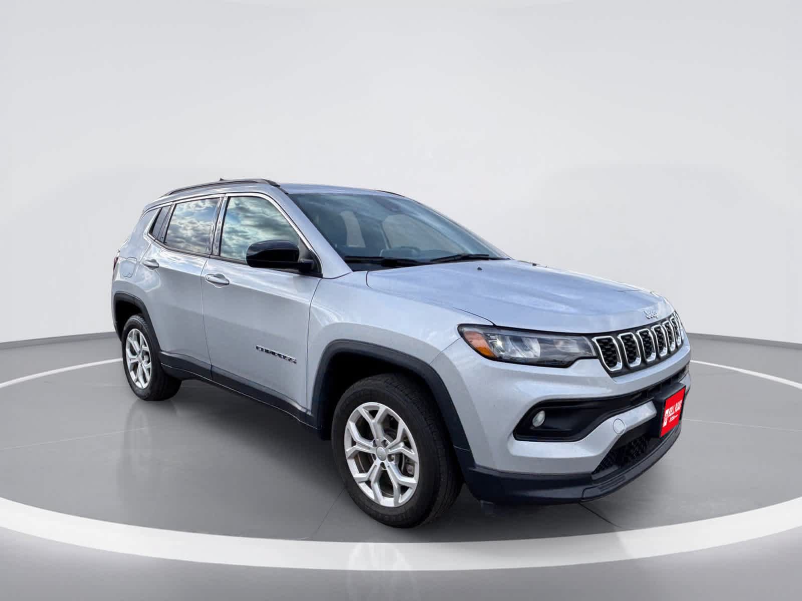 Used 2024 Jeep Compass Latitude AWD/4WD image 7