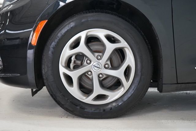 Used 2023 Chrysler Pacifica Limited image 12