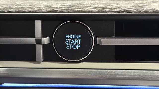 Used 2025 Hyundai Santa Fe Limited image 38