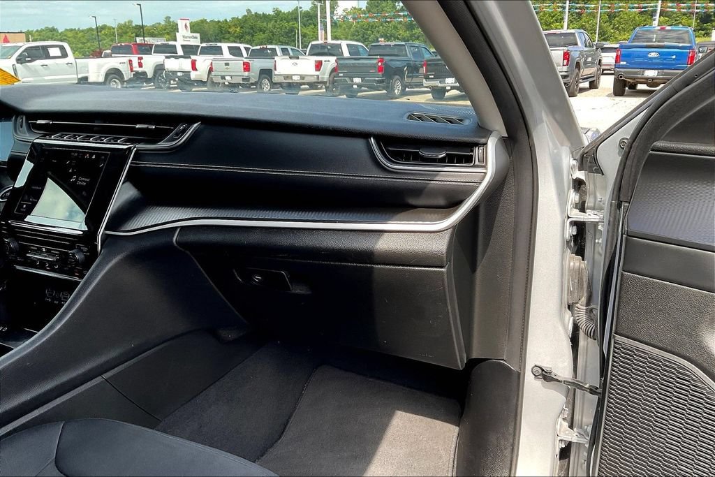 Used 2024 Jeep Grand Cherokee Laredo RWD image 16
