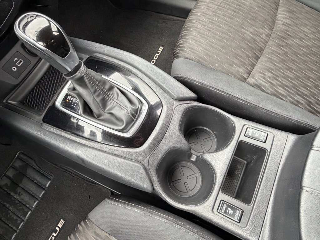 Used 2018 Nissan Rogue SV w/ Premium Package image 31