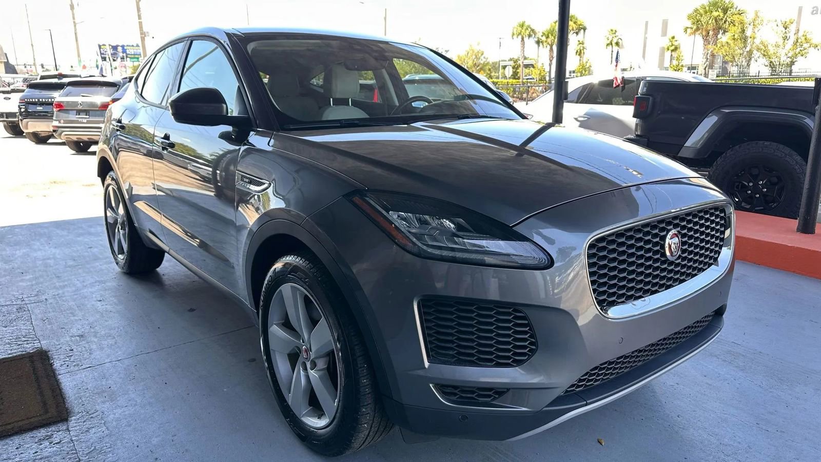 Used 2020 Jaguar E-PACE SE image 5