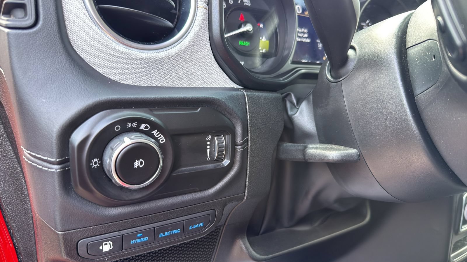 Used 2025 Jeep Wrangler Unlimited Sahara AWD/4WD image 17