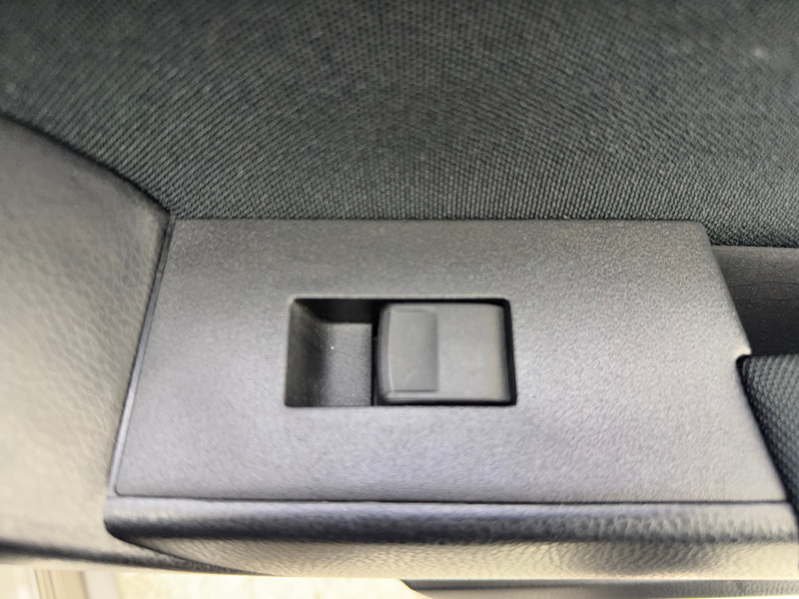 Used 2018 Toyota Corolla LE FWD image 34