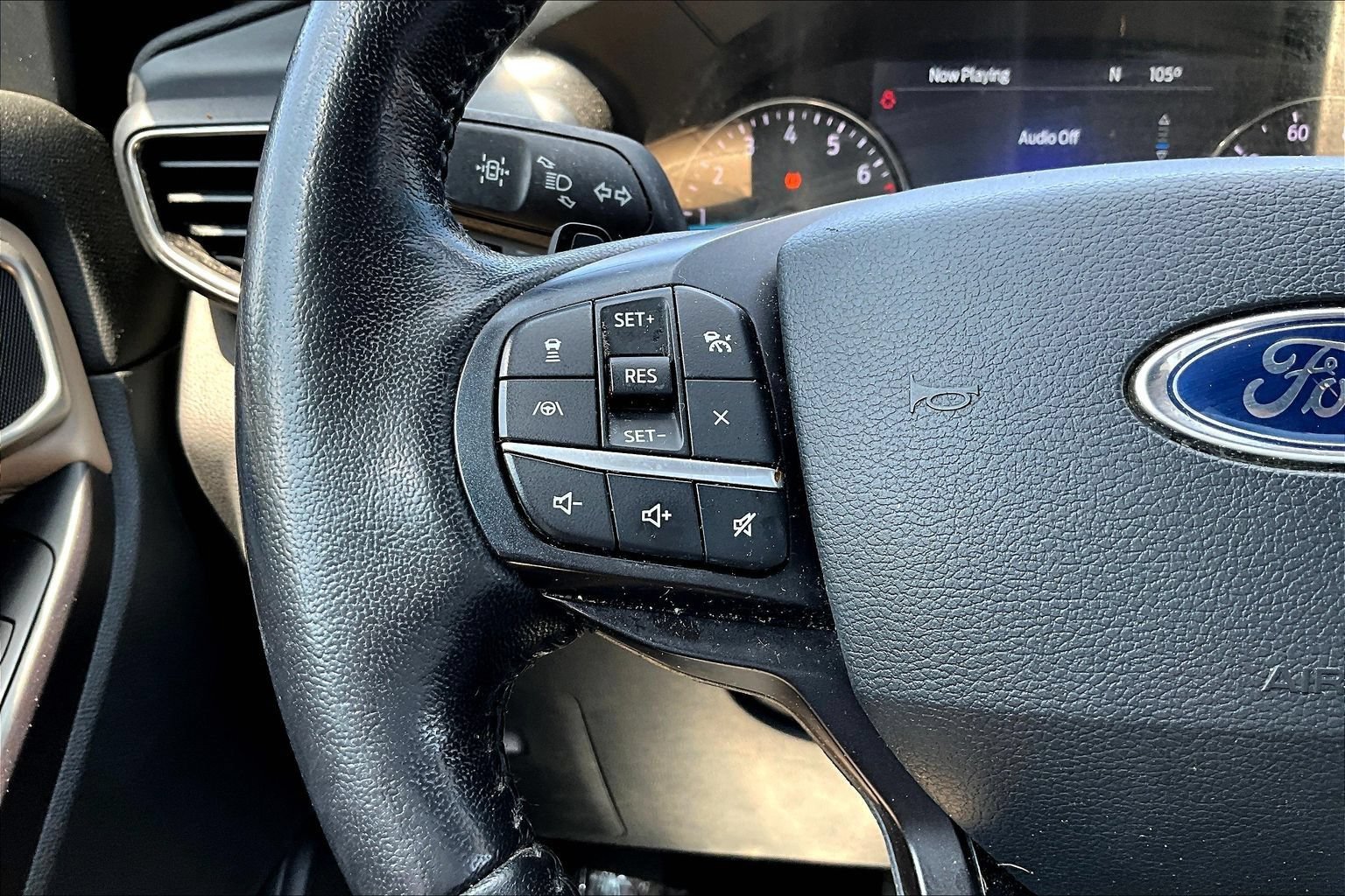 Used 2020 Ford Explorer XLT w/ Equipment Group 202A AWD/4WD image 12