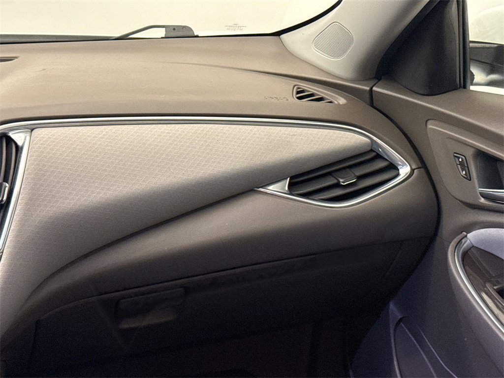 Used 2021 Chevrolet Malibu LT image 15