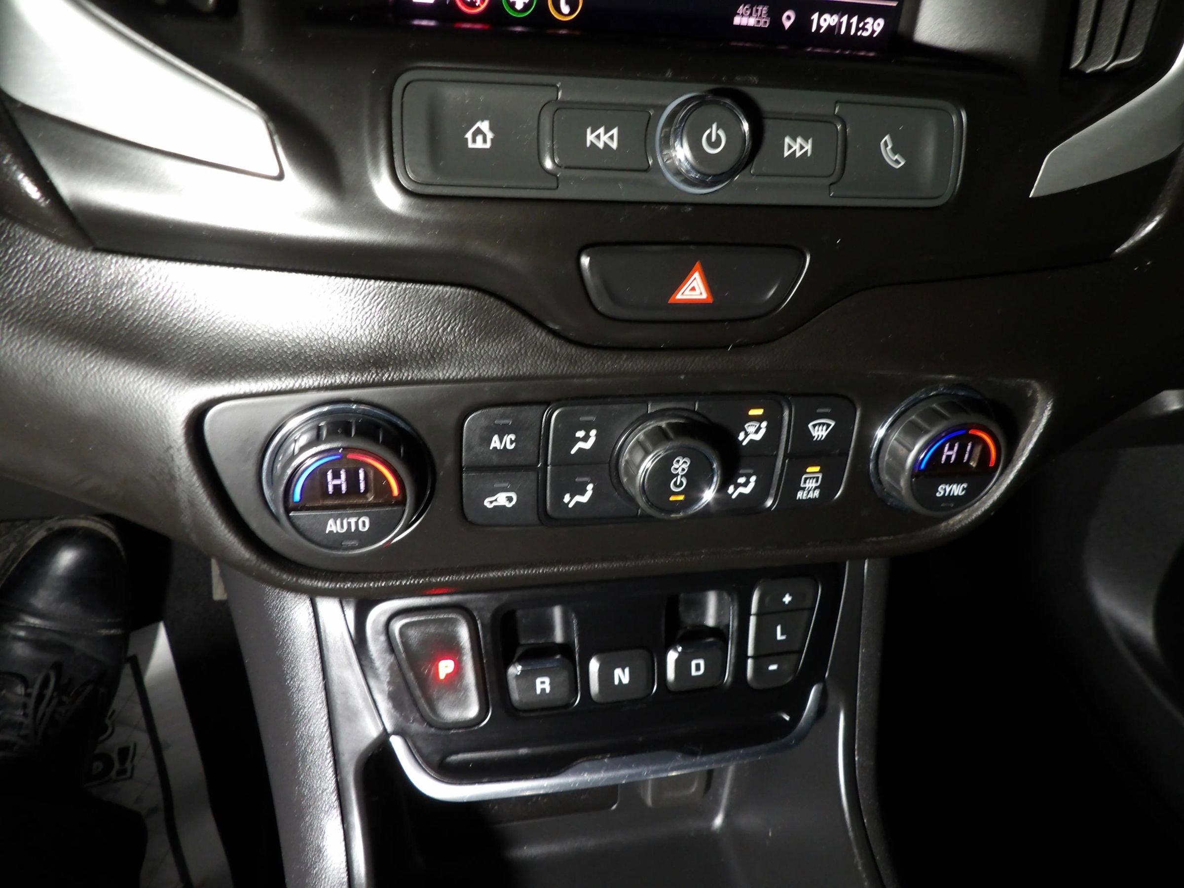 Used 2020 GMC Terrain SLE w/ Driver Convenience Package image 19