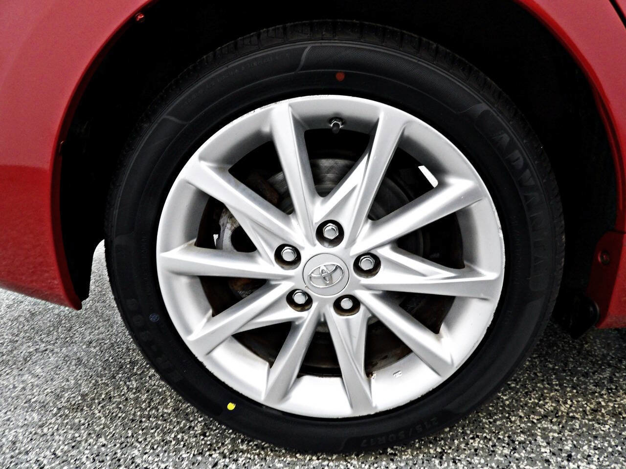 Used 2014 Toyota Prius V Five image 20