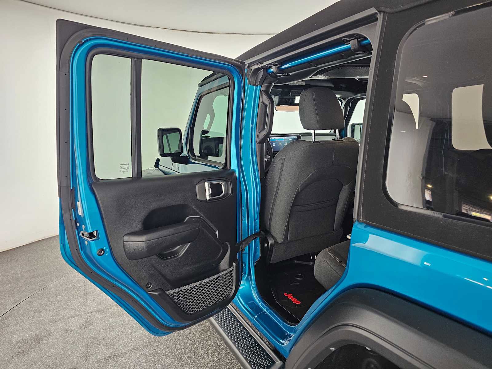 Used 2024 Jeep Wrangler Sport S image 15