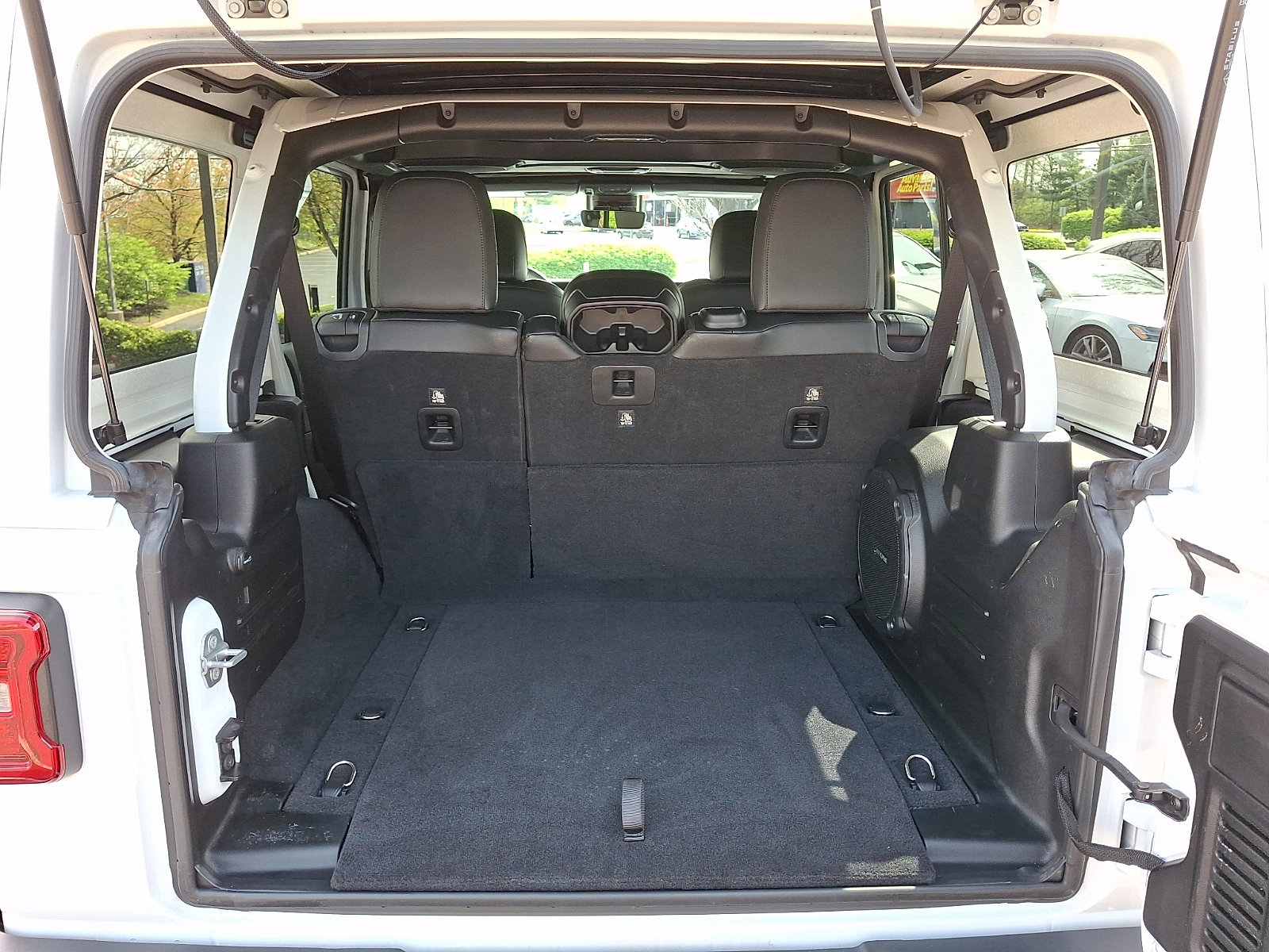 Used 2019 Jeep Wrangler Unlimited Sahara w/ Quick Order Package 24M Moab image 30