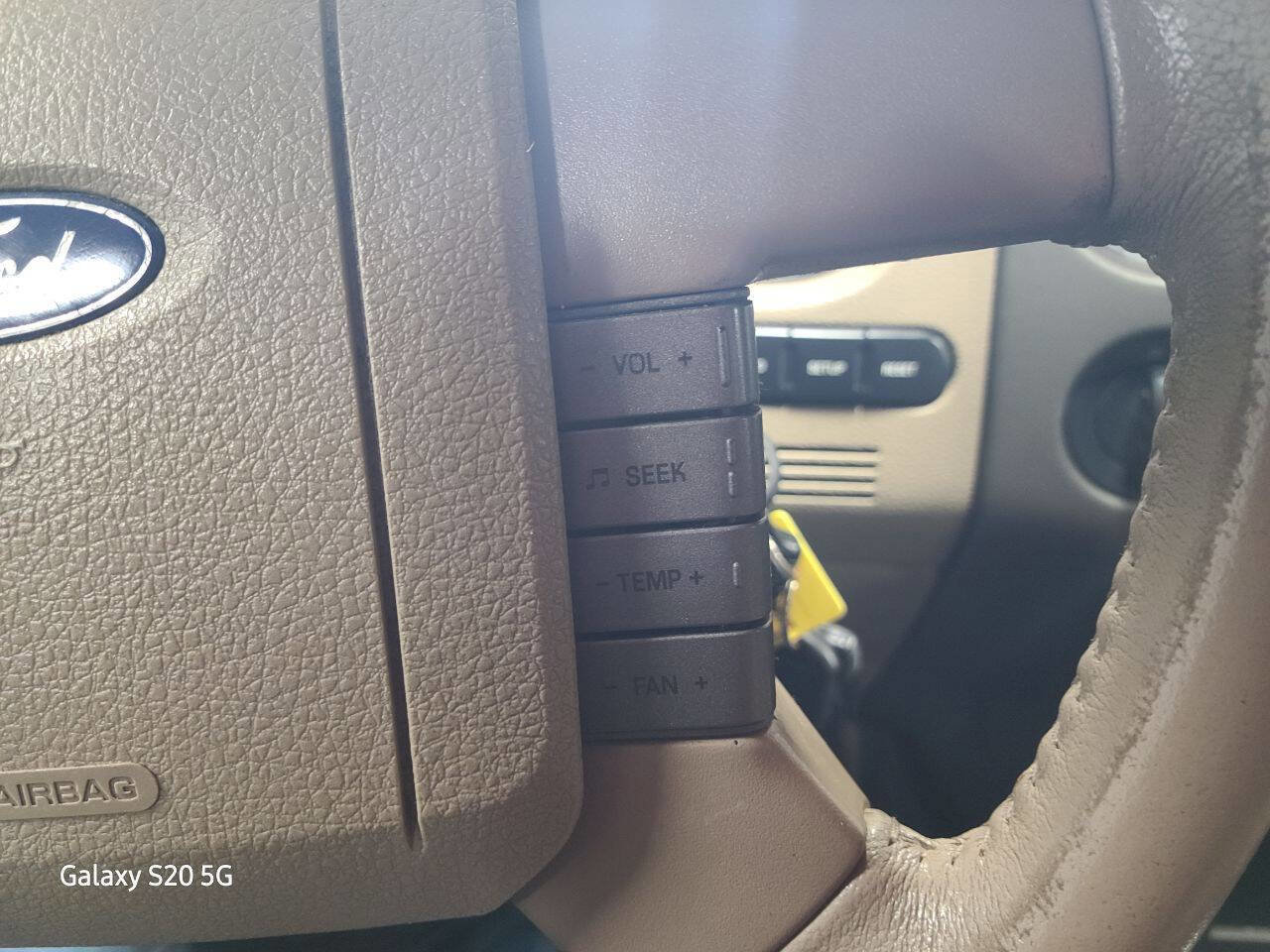 Used 2005 Ford F150 Lariat image 27