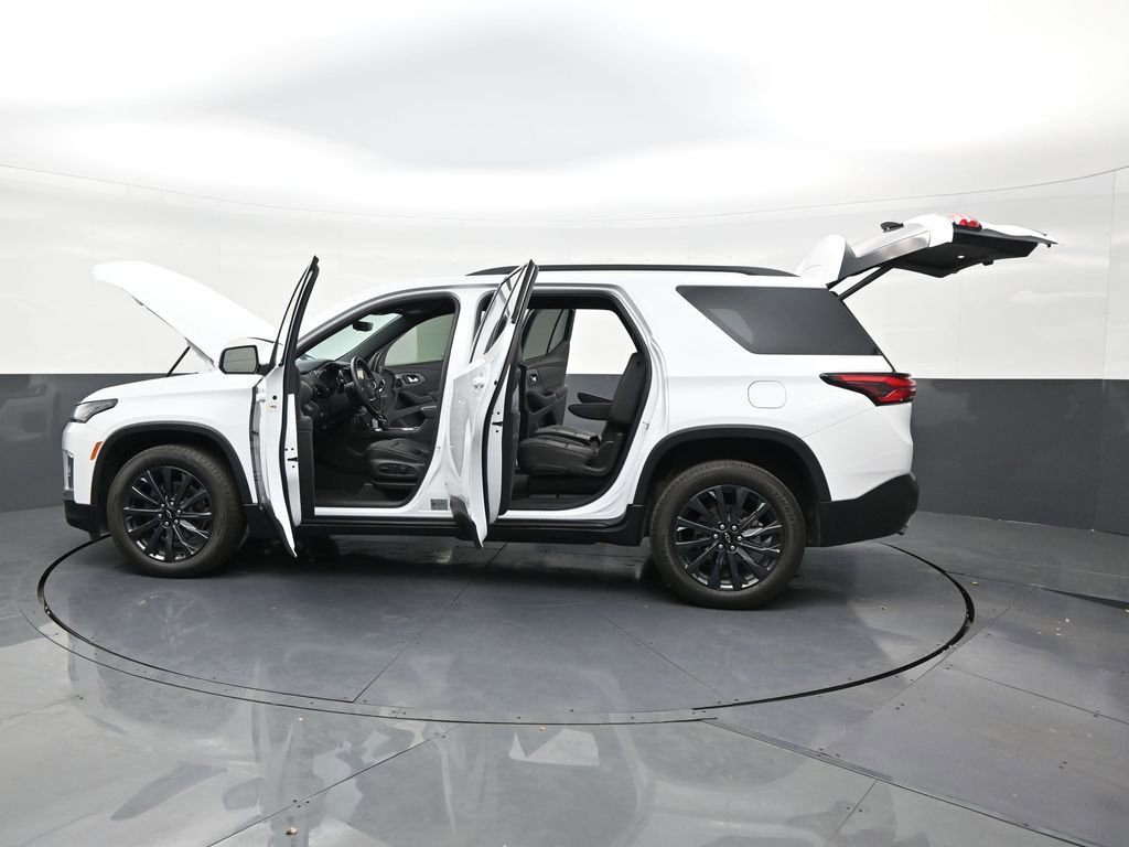 Used 2024 Chevrolet Traverse RS FWD image 30