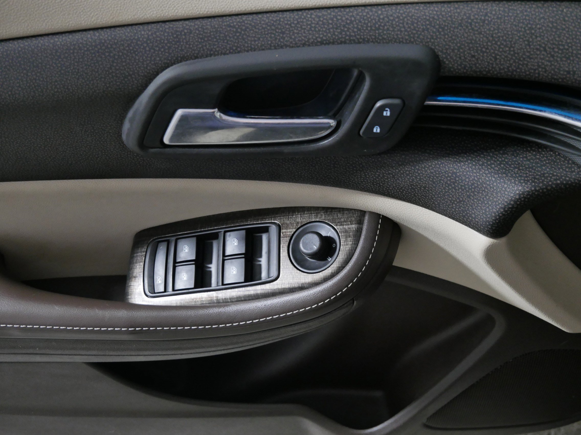 Used 2015 Chevrolet Malibu LT w/ Power Convenience Package image 19