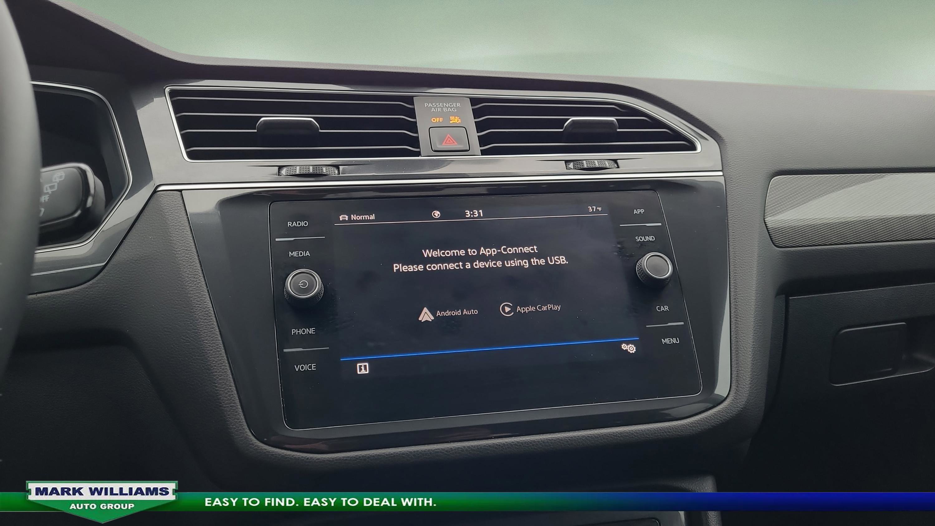 Used 2024 Volkswagen Tiguan SE image 18