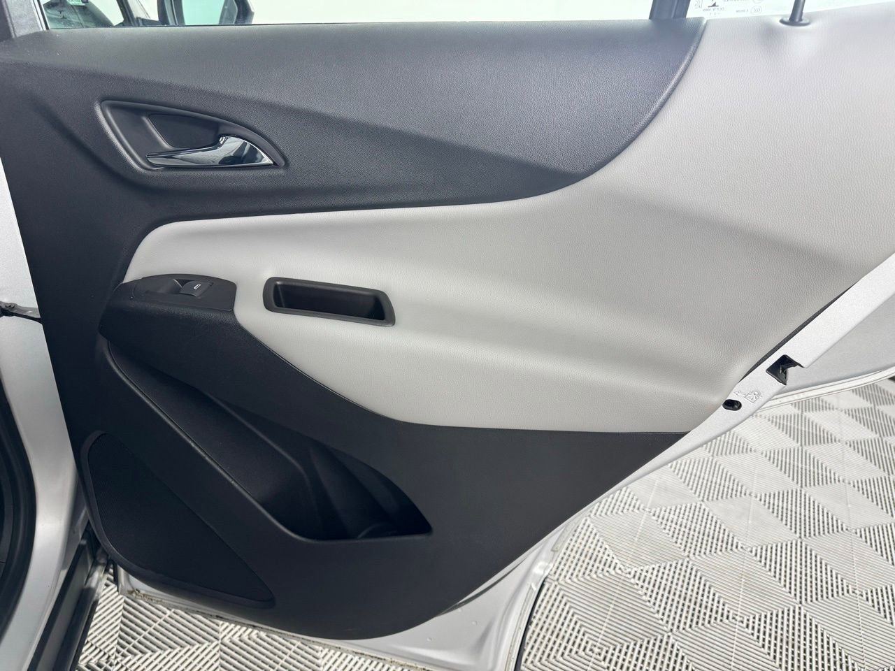 Used 2022 Chevrolet Equinox LS image 26