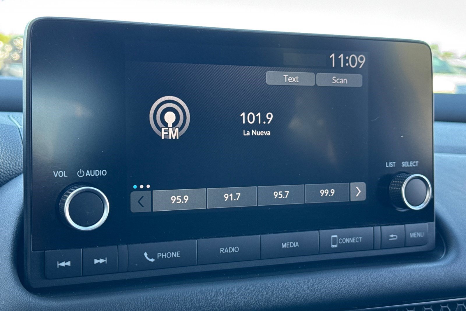 Certified 2025 Honda HR-V LX image 20