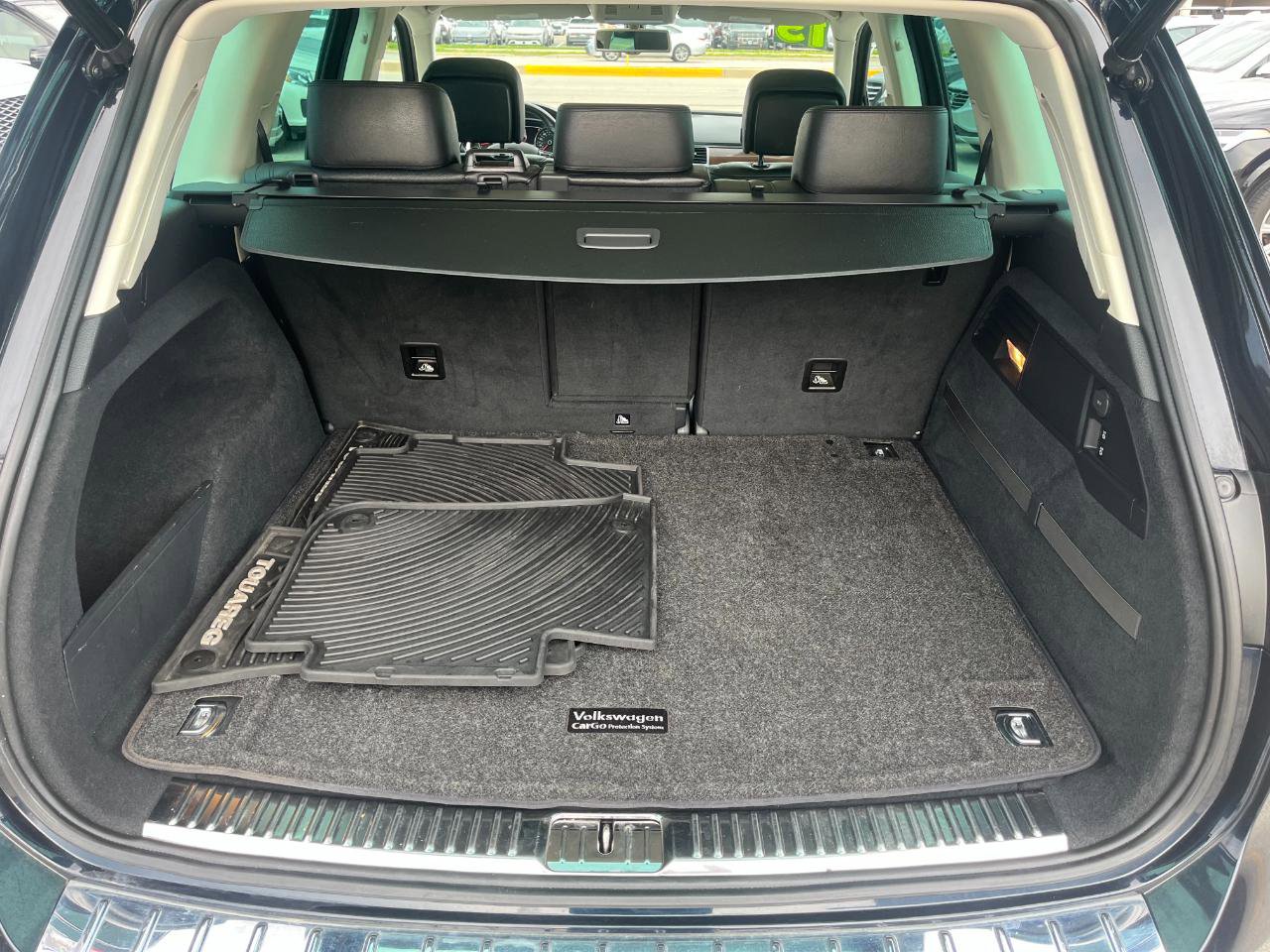 Used 2015 Volkswagen Touareg TDI AWD/4WD image 17