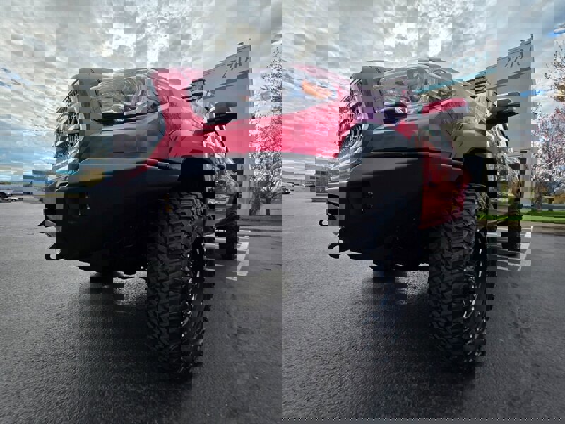 Used 2016 Toyota Tacoma TRD Off-Road w/ Premium & Technology Package AWD/4WD image 9