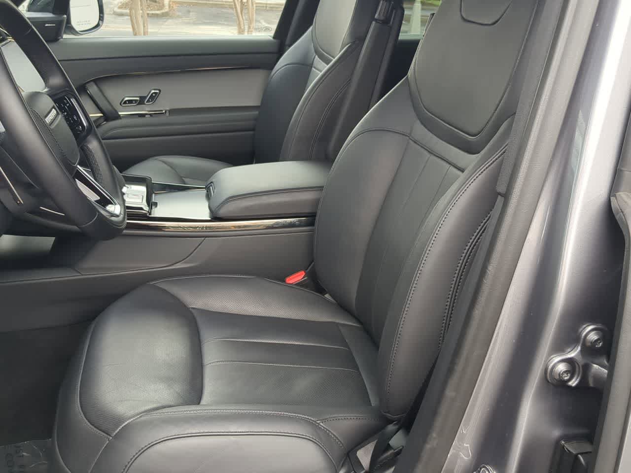 Used 2025 Land Rover Range Rover Sport SE AWD/4WD image 16