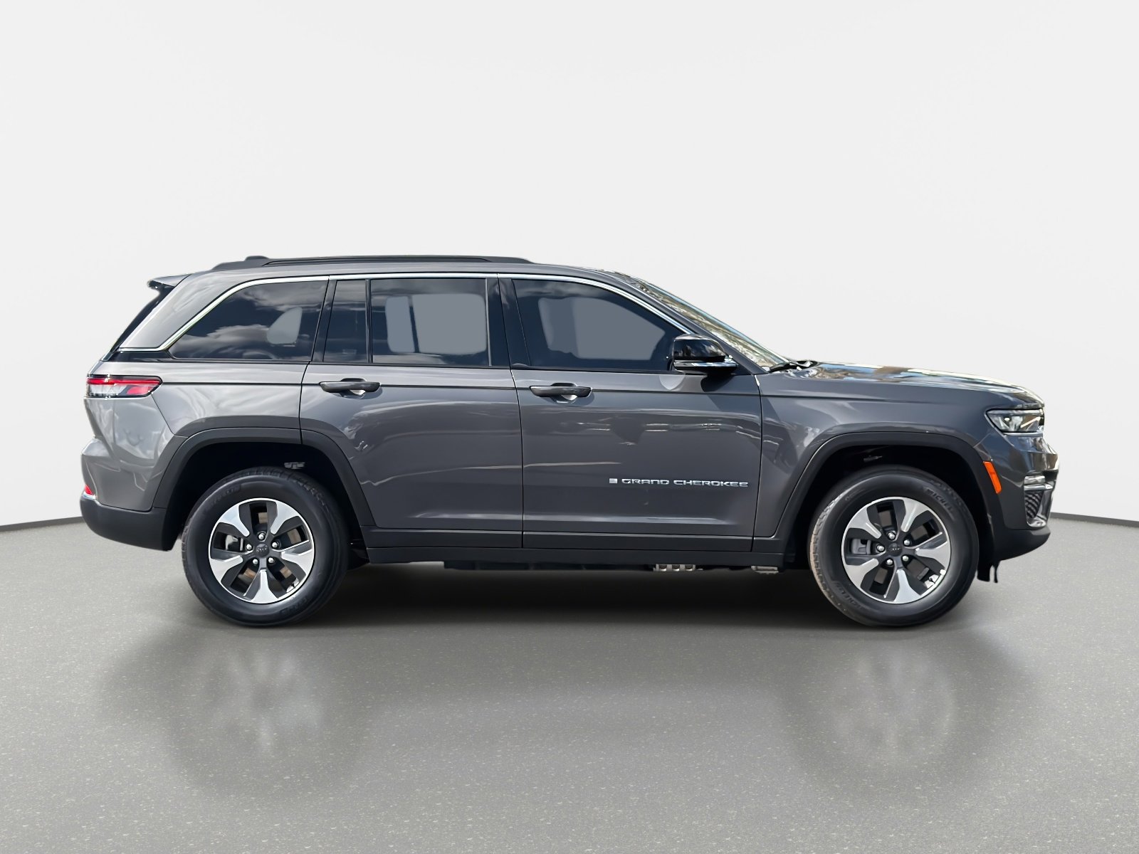 Used 2025 Jeep Grand Cherokee Limited 4xe image 2
