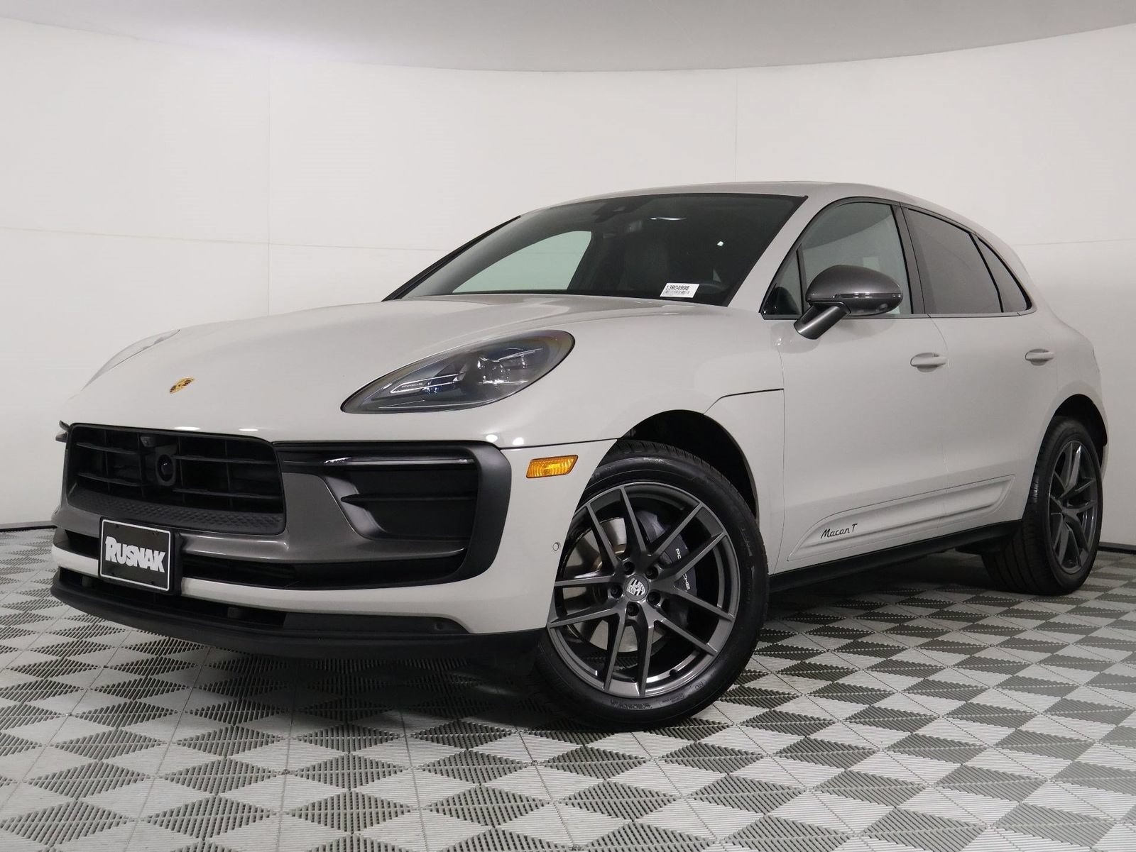 Certified 2026 Porsche Macan Turbo AWD/4WD image 1