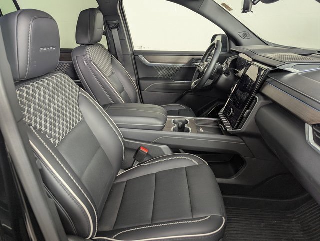 Used 2025 GMC Acadia Denali image 29