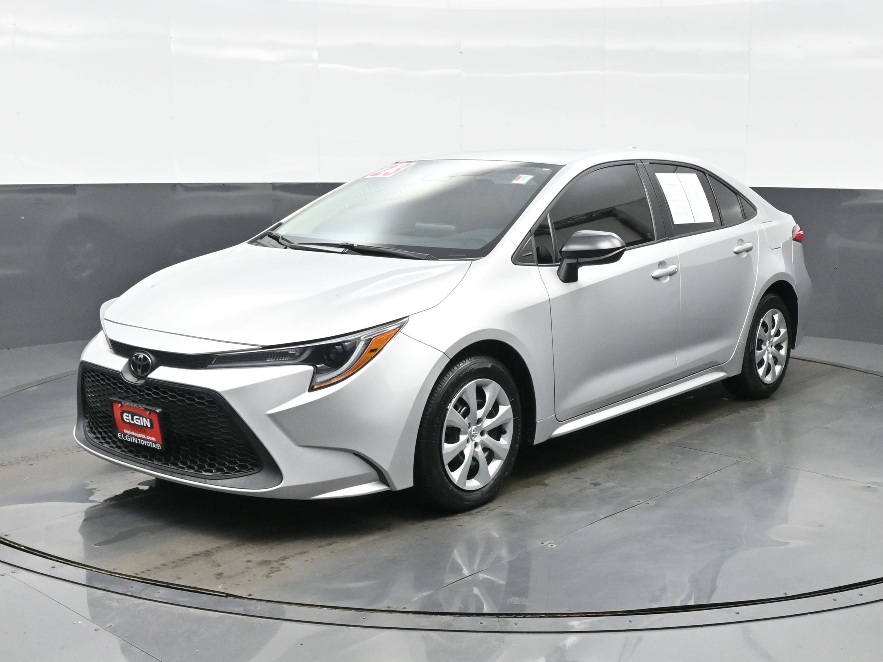Used 2023 Toyota Corolla LE image 2