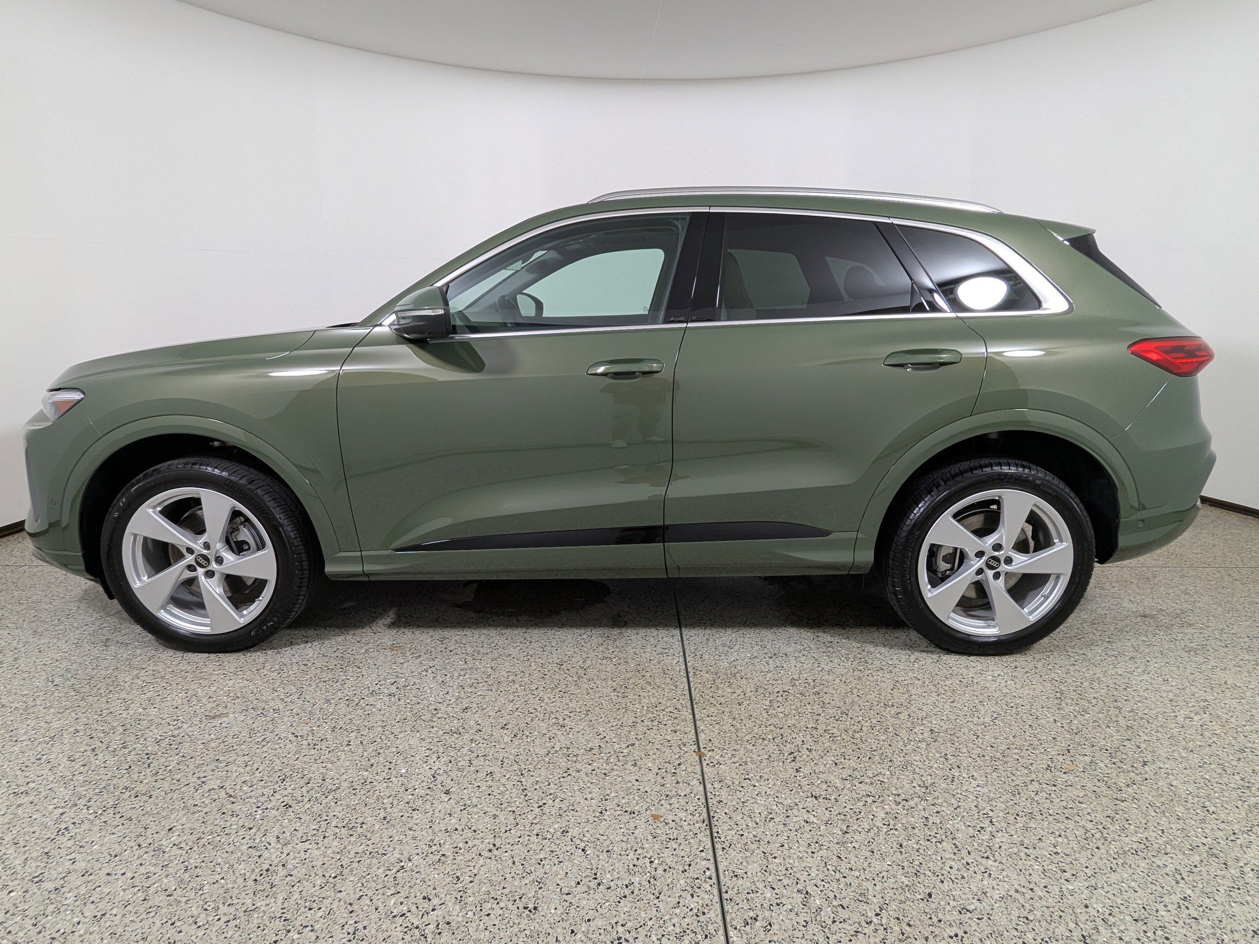 Certified 2025 Audi Q5 Premium Plus w/ Premium Plus image 4