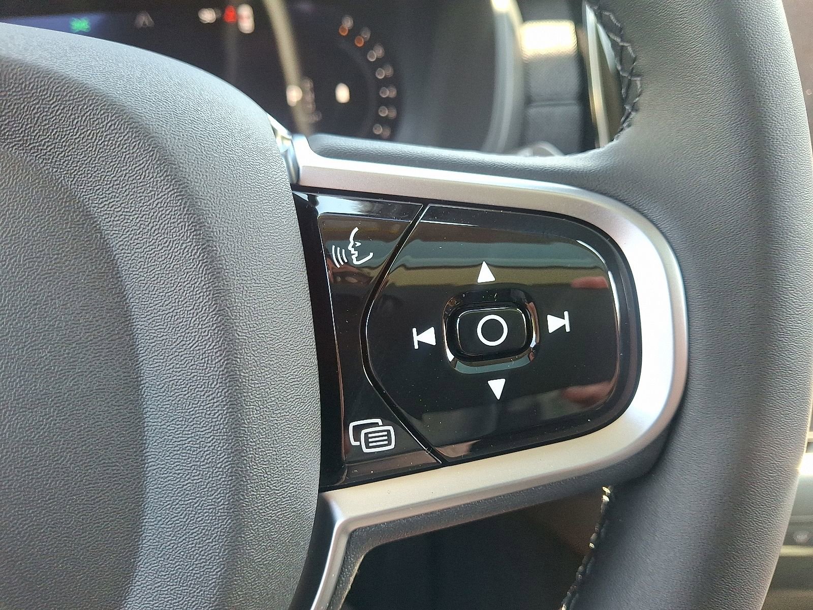 New 2026 Volvo XC90 B6 Plus w/ Protection Package Premier image 24