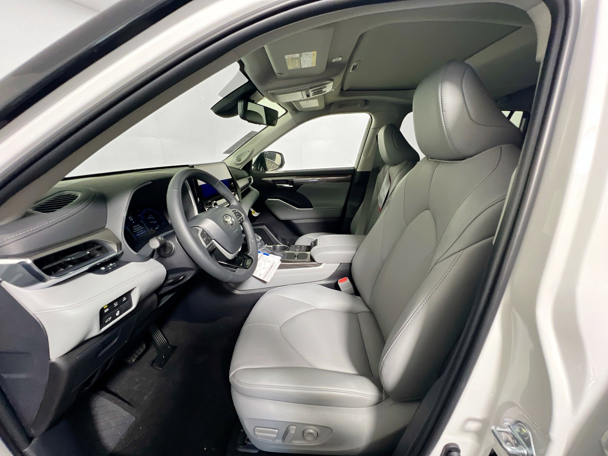 New 2026 Toyota Highlander Limited AWD/4WD image 14