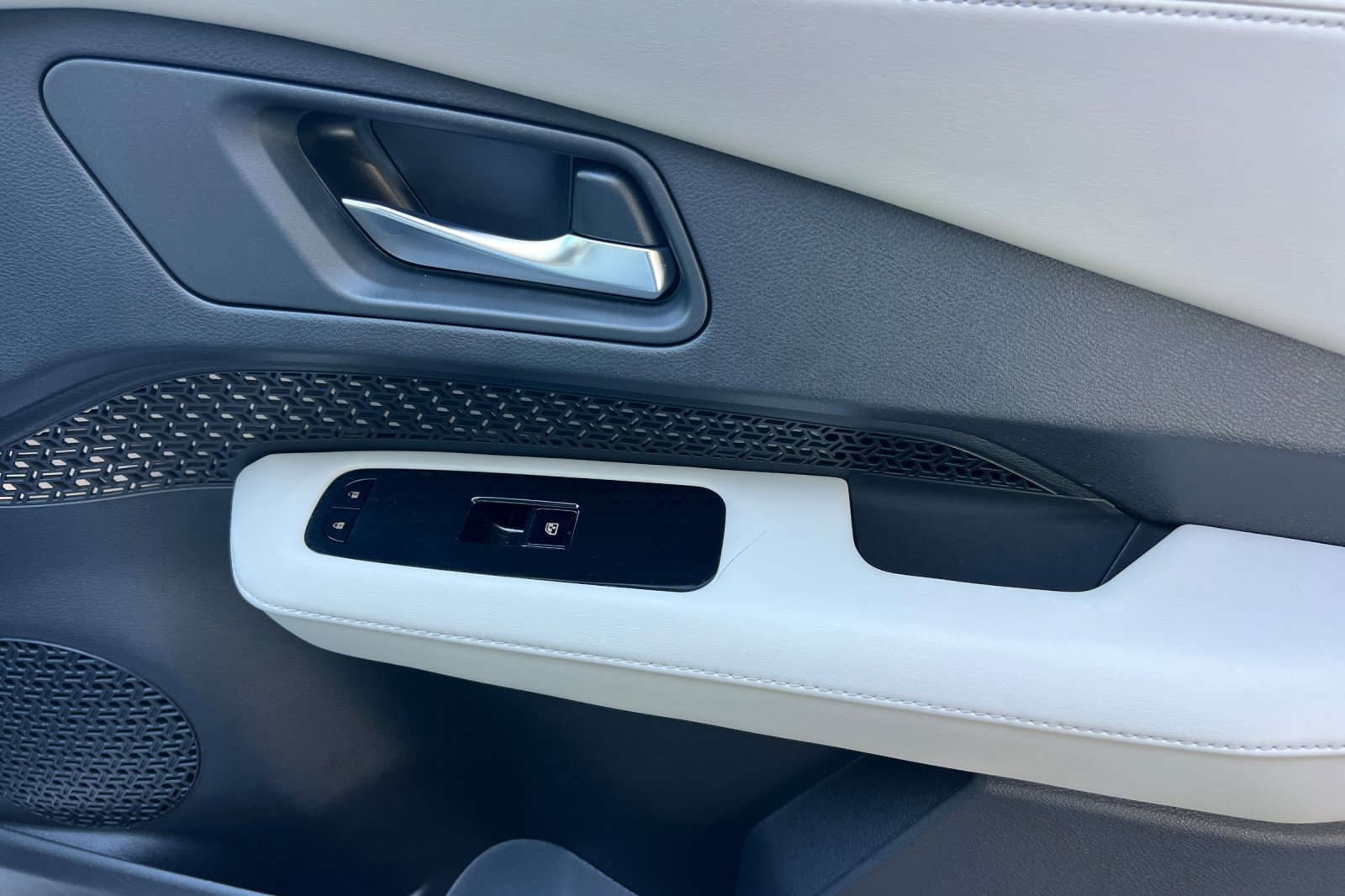 Certified 2023 Nissan Ariya FWD image 20