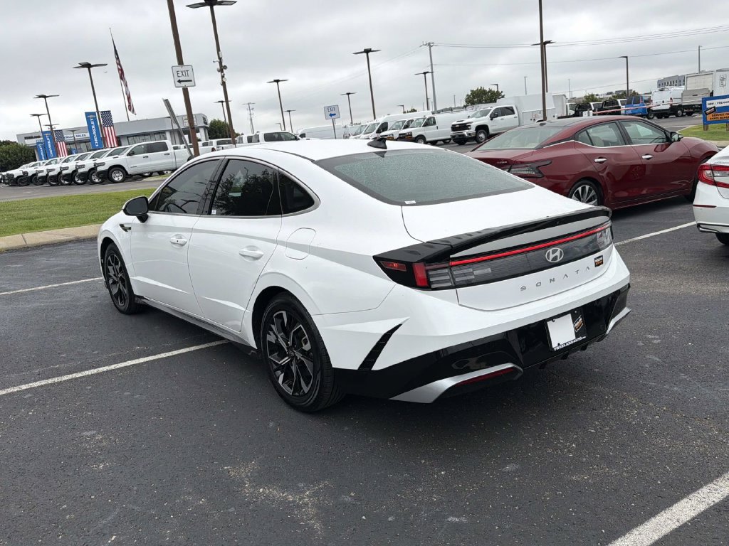 Used 2025 Hyundai Sonata SEL FWD image 5