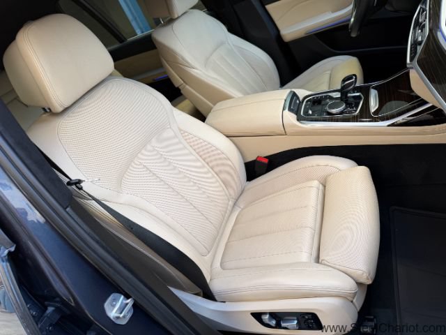 Used 2021 BMW X7 xDrive40i w/ Premium Package AWD/4WD image 21