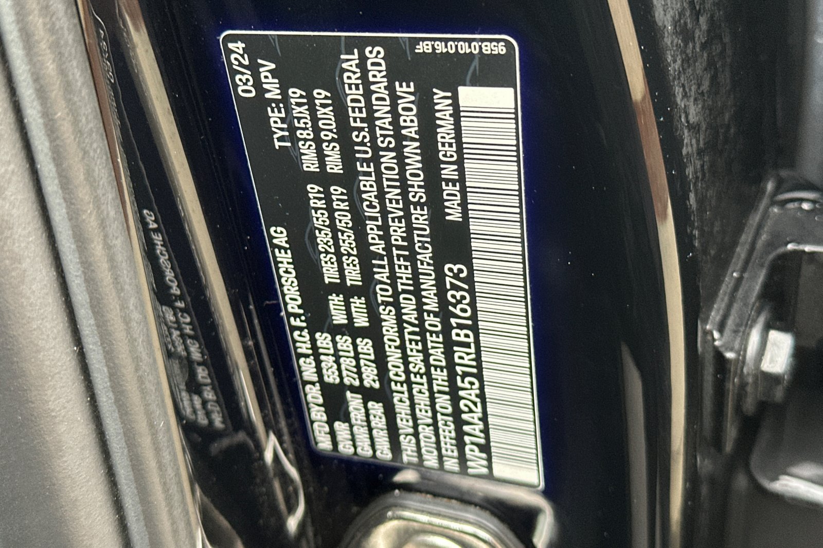 Used 2024 Porsche Macan AWD/4WD image 28