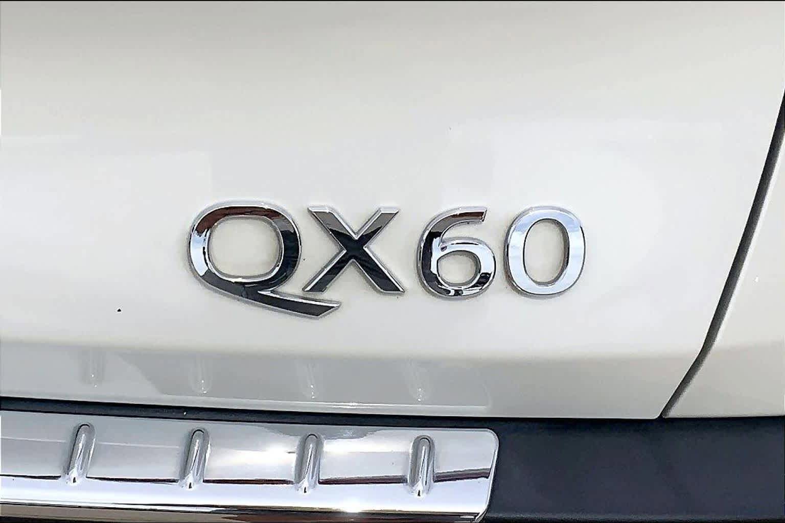 Used 2023 INFINITI QX60 Luxe w/ Performance Audio Package FWD image 10