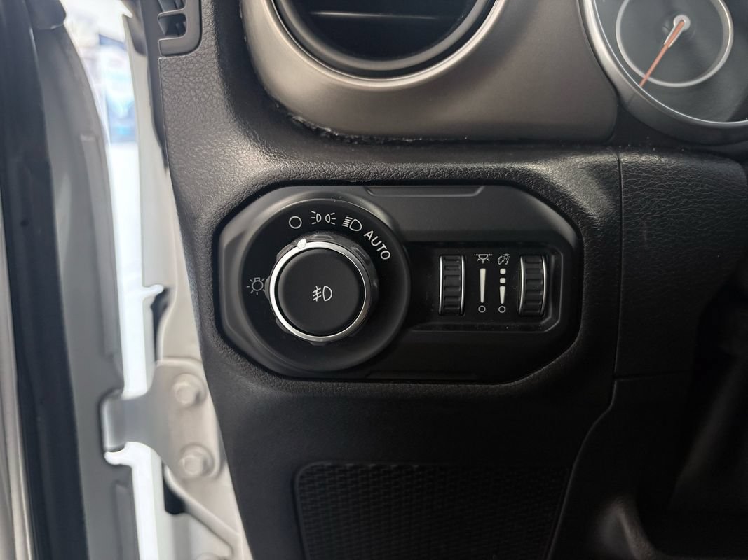 Used 2018 Jeep Wrangler Unlimited Sport S AWD/4WD image 25